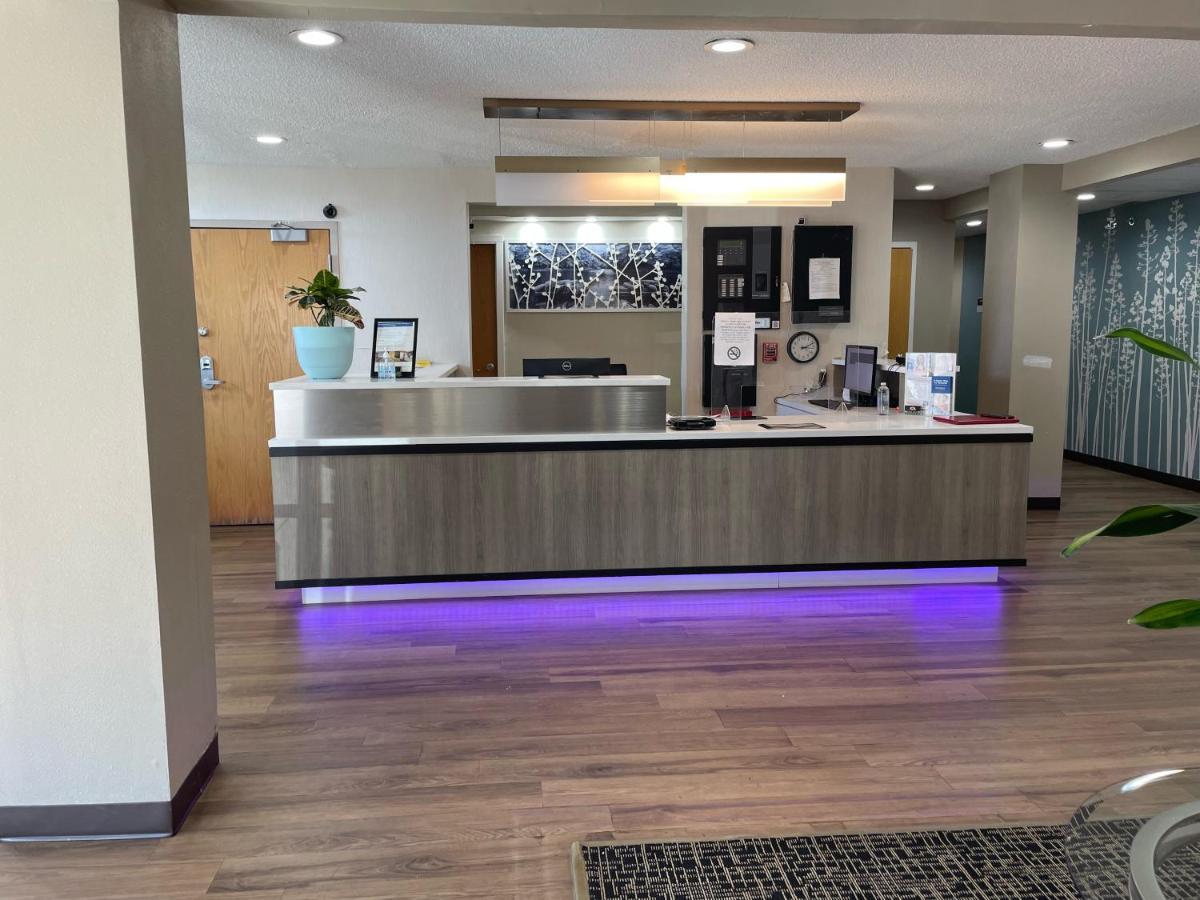 Hotel Baymont By Wyndham Boardman Esterno foto