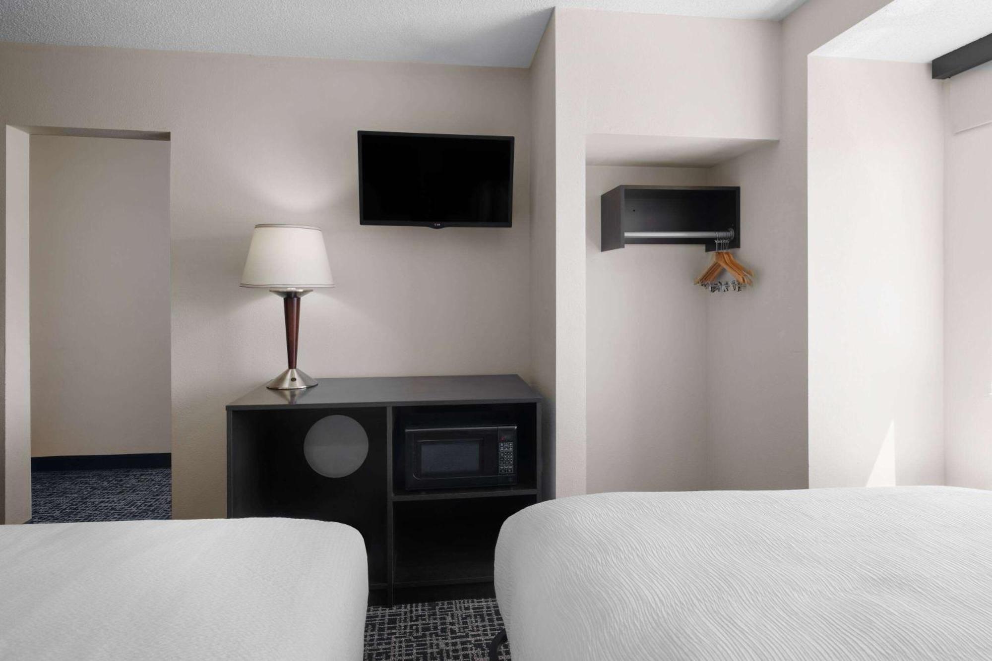 Hotel Baymont By Wyndham Boardman Esterno foto