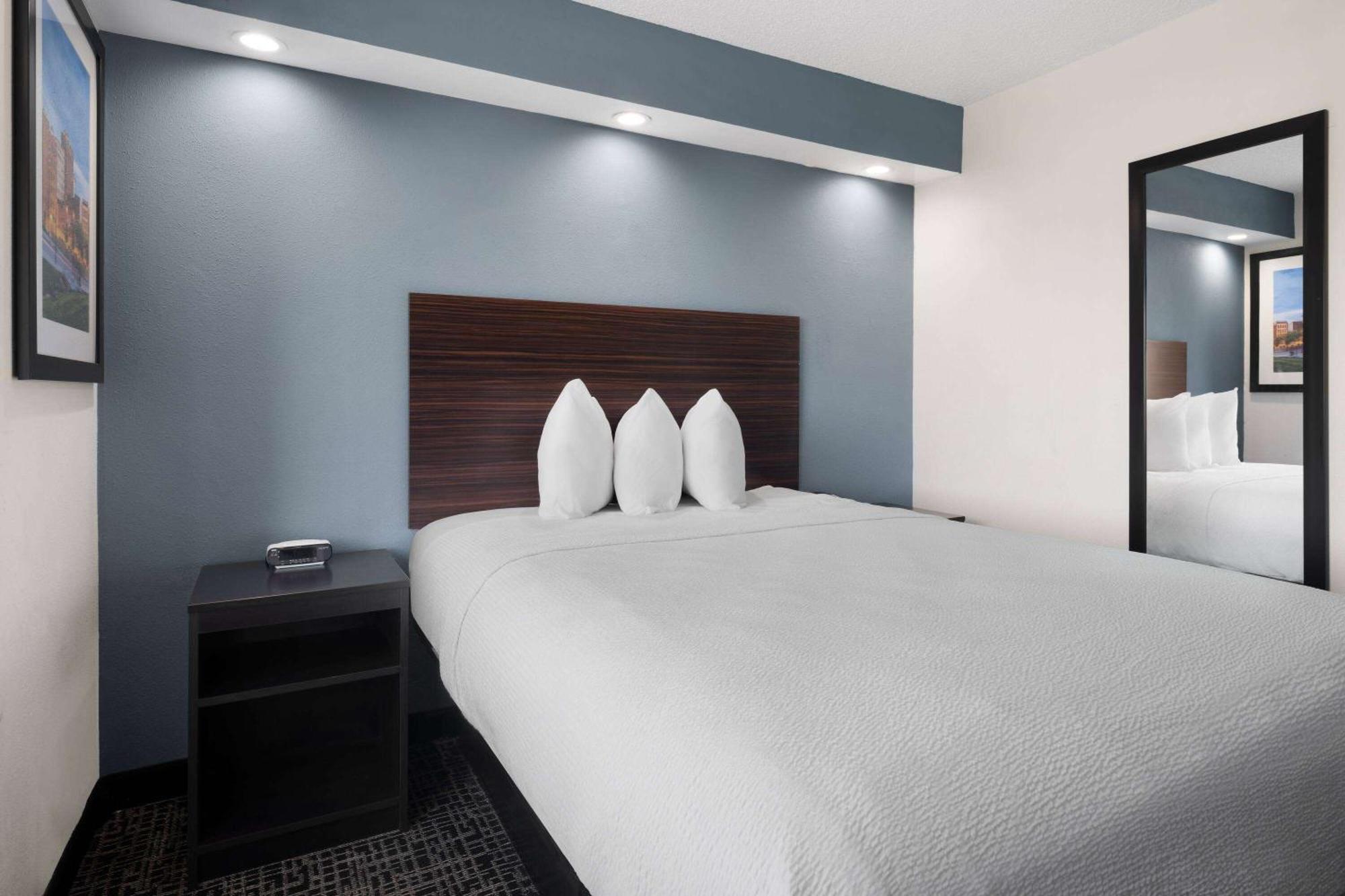 Hotel Baymont By Wyndham Boardman Esterno foto