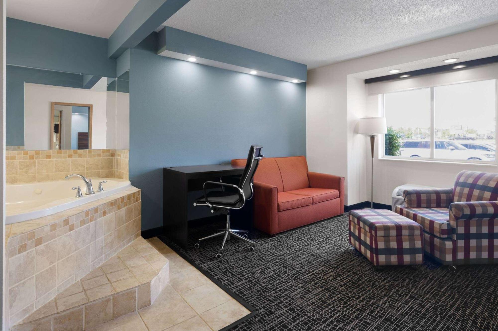 Hotel Baymont By Wyndham Boardman Esterno foto