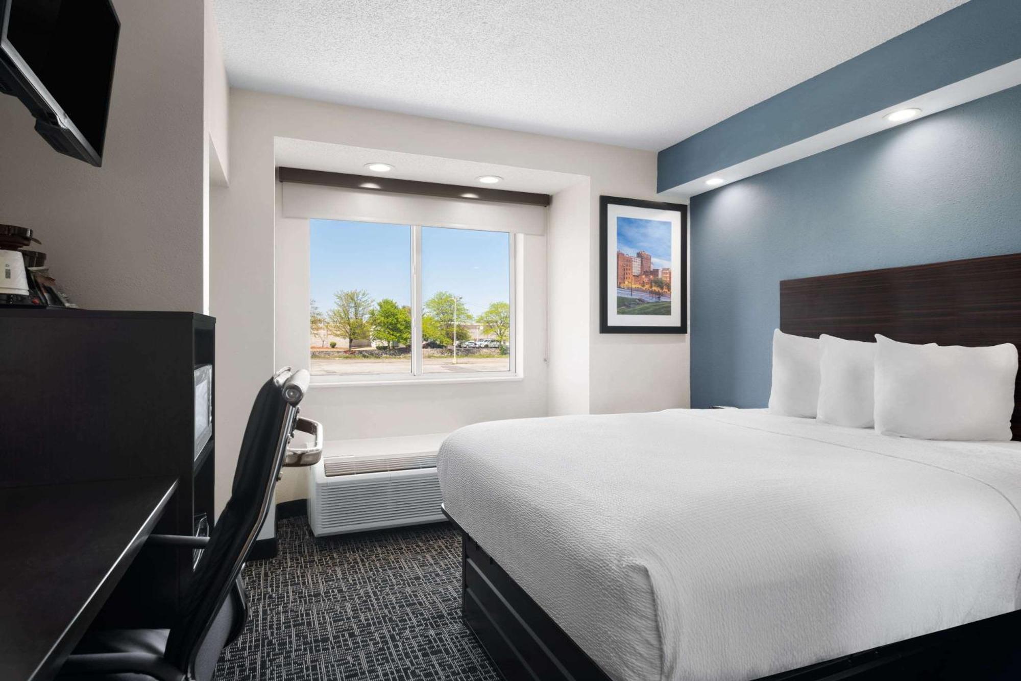 Hotel Baymont By Wyndham Boardman Esterno foto